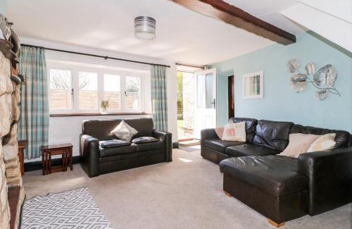 North Luffenham House | Pet-Friendly Manor View: A Budget Haven for Travelers
