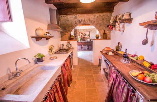 Camporgiano Villa | Tranquil Manor with Private Pool Near Castelnuovo di Garfagnana