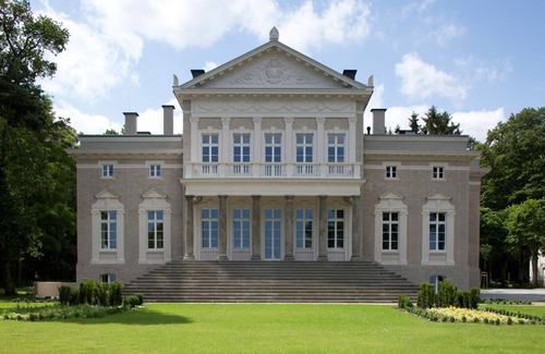 Nowe Warpno Bed & Breakfast | Manowce Palace: Garden View Room with Pool and Spa Access