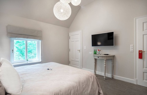 Nowe Warpno Bed & Breakfast | Relaxing Manowce Palace Double or Twin Room with Garden View