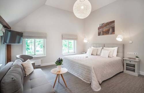 Nowe Warpno Bed & Breakfast | Manowce Palace: Quadruple Room with Scenic Lake View