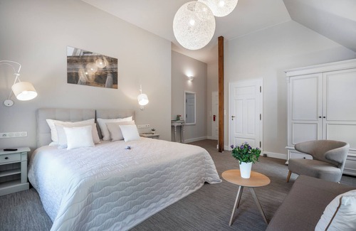 Nowe Warpno Bed & Breakfast | Manowce Palace: Quadruple Room with Scenic Lake View