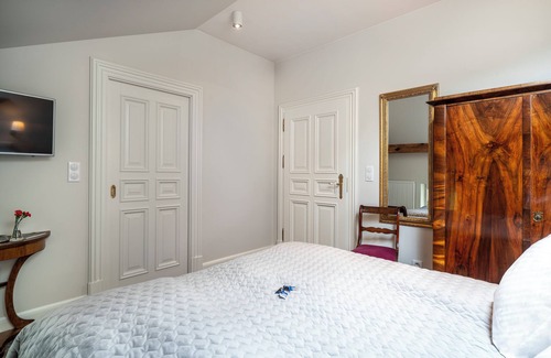 Nowe Warpno Bed & Breakfast | Discover Manowce Palace: Cozy Double or Twin Room Retreat