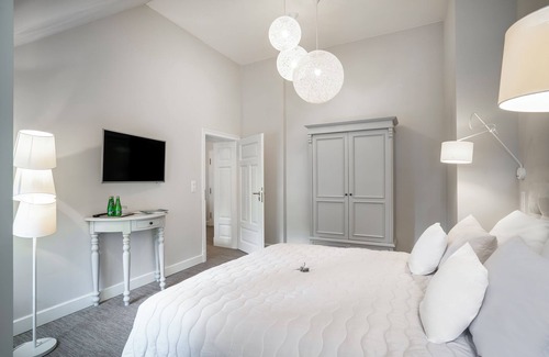 Nowe Warpno Bed & Breakfast | Relax at Manowce Palace - Triple Room with Lake View
