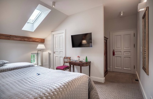 Nowe Warpno Bed & Breakfast | Manowce Palace - Triple Room with Hot Tub & Family-Friendly
