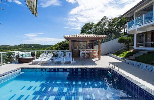 Brava House | Elegant Mansion with Pool Just 400m from Praia Brava