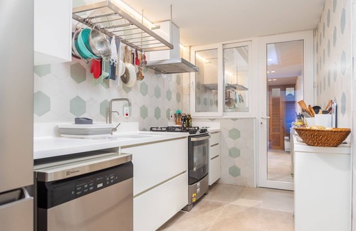 Buzios Villa | Elegant Five-Suite Mansion in Geribá with Pool & Cozy Kitchen