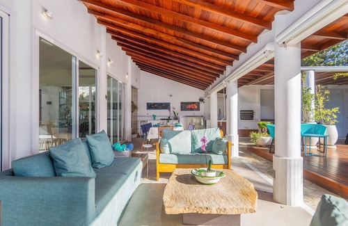 Buzios Villa | Elegant Five-Suite Mansion in Geribá with Pool & Cozy Kitchen