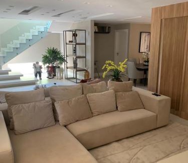 Camboinhas House | Elegant Mansão Fragata: Oceanfront Bliss with Spa & Pool