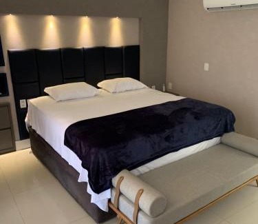 Camboinhas House | Elegant Mansão Fragata: Oceanfront Bliss with Spa & Pool