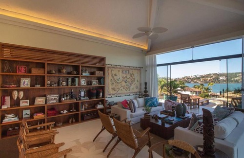 Village da Ferradura Villa | Imposing Mansion with Ocean View Suites near Ferradura Beach