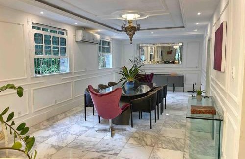 Alto da Boa Vista Apartment | Historic Mansão: Pet-Friendly Retreat with Pool & Fireplace