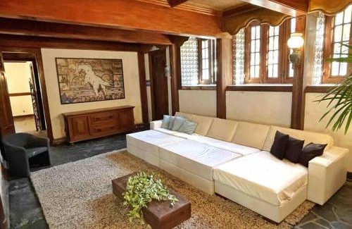 Alto da Boa Vista Apartment | Historic Mansão: Pet-Friendly Retreat with Pool & Fireplace