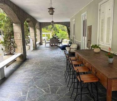 Alto da Boa Vista Apartment | Historic Mansão: Pet-Friendly Retreat with Pool & Fireplace