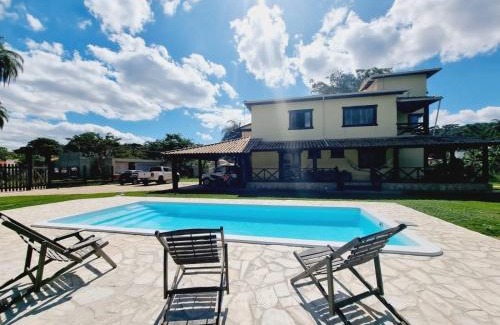 Serra do Cipo House | Rustic Mansion with Pool, Hot Tub & Pet-Friendly Options