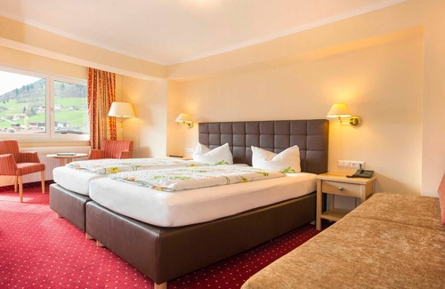 Niederau Hotel | Inviting Mansard Junior Suite at Hotel Schneeberger