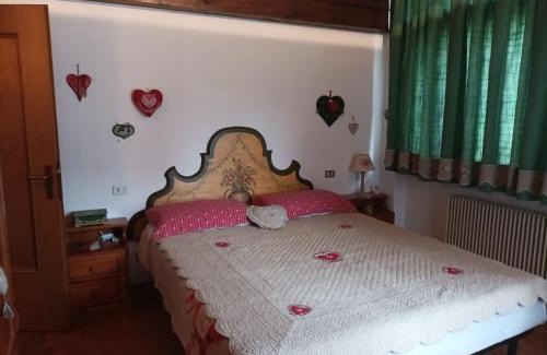 Calalzo di Cadore Apartment | Heartfelt Getaway at Mansarda del cuore: Pet & Child Friendly