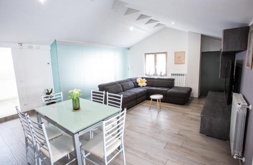 Luino Apartment | Mansarda in centro - Luxury