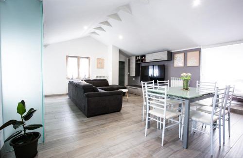 Luino Apartment | Mansarda in centro - Luxury