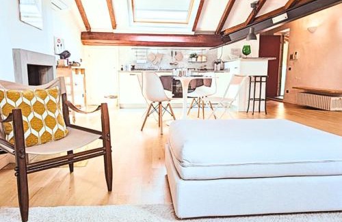 Parma City Centre Apartment | Experience Elegance at Mansarda Laurent - Guest Rated 9.6
