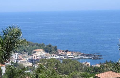 Aci Catena Apartment | Unforgettable Mansarda sul mare dei Ciclopi - 10/10 Rated Stay