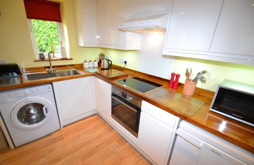 Bladon Cottage | Inviting Manse Cottage: Ideal for Families near Blenheim Palace