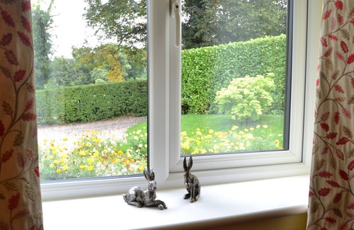 Bladon Cottage | Inviting Manse Cottage: Ideal for Families near Blenheim Palace
