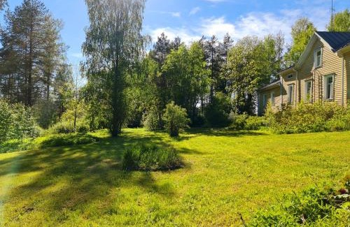 Leppavirta Apartment | Discover Mansikkaharju Kartano: Pet-Friendly Retreat