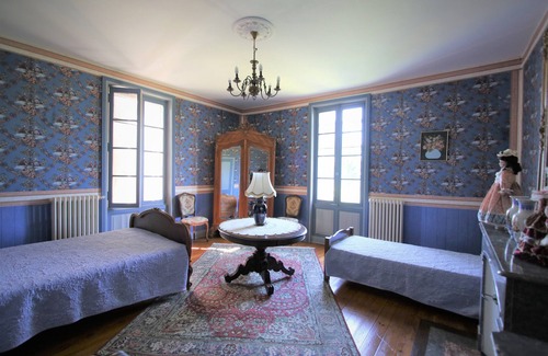 Ginestet House | Serene Mansion with Fishing Pond and Spa near Bergerac