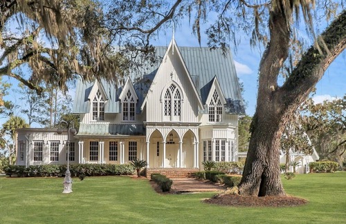 Bluffton House | Discover the Mansion at Rose Hill: Family-Friendly Retreat
