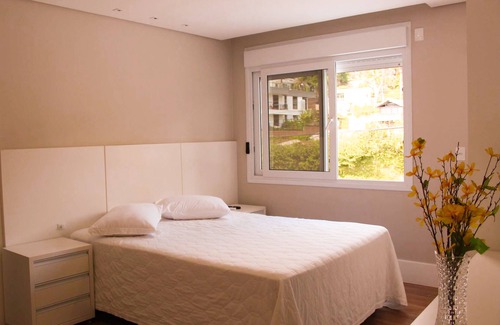 Canto da Lagoa House | Relax at Mansion Beira da Lagoa with Hydromassage & Pool