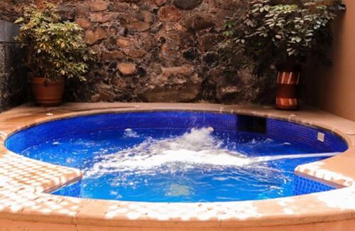 Centro Hotel | Elegant Mansion de los Sueños: A 4-Star Family Retreat