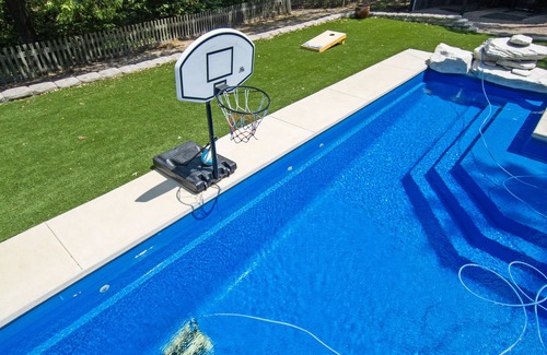 Duncanville House | Experience Uncommon Grounds Dallas: Pool, Pickleball & More!