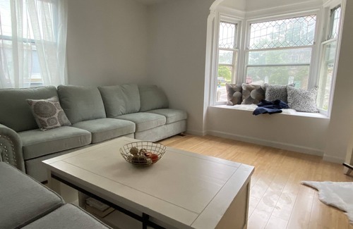 Westtown House | Spacious Mansion House with Pool and Tennis Court Retreat