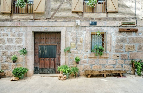 Labastida Villa | Beautiful Salinillas de Buradón Mansion with Pool & Amenities