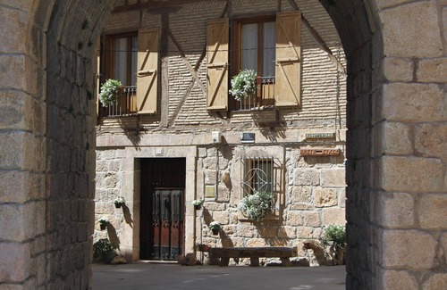 Labastida Villa | Beautiful Salinillas de Buradón Mansion with Pool & Amenities