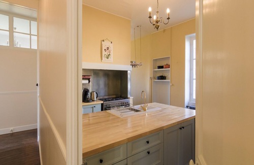 Savignac-Ledrier Villa | Exquisite Mansion with Private Pool in Aquitaine - Rated 9.8