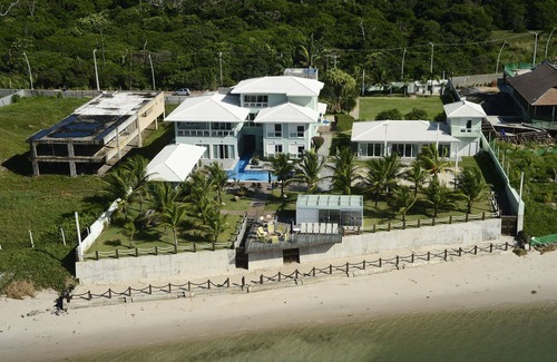 Porto de Galinhas House | Seaside Retreat: Mansion in Muro Alto with Pool Access