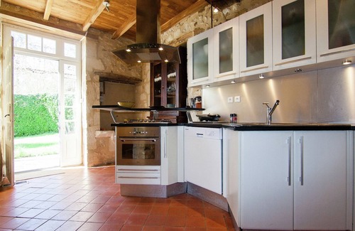 Sigoules Villa | Elegant Mansion with Pool and Family-Friendly Amenities