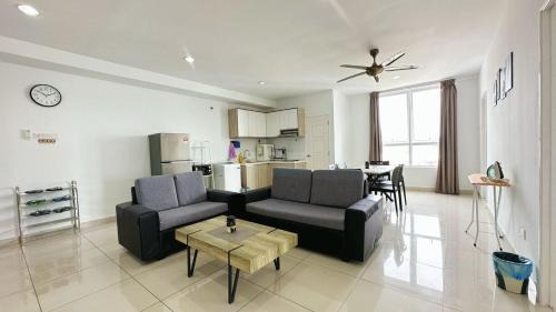 Downtown George Town Apartment | Stunning Mansion One Gleneagles with Panoramic Seaview
