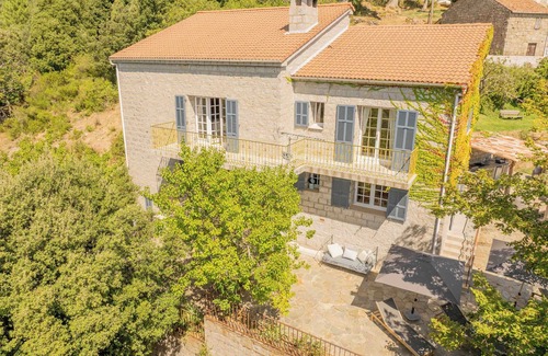 Sorbollano House | Elegant Mansion SORBOLLANO: Pet-Friendly with Spa & Lake View