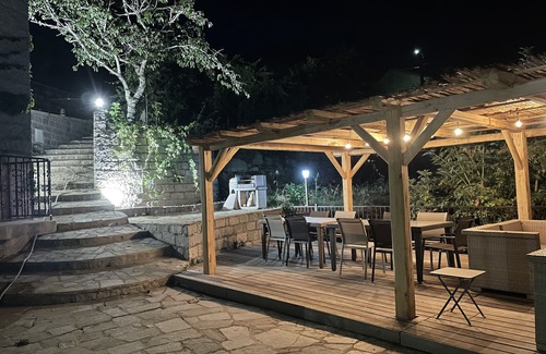 Sorbollano House | Elegant Mansion SORBOLLANO: Pet-Friendly with Spa & Lake View