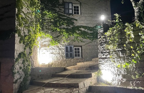 Sorbollano House | Elegant Mansion SORBOLLANO: Pet-Friendly with Spa & Lake View
