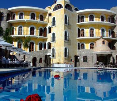 Tepotzotlan Hotel | Elegant Mansion Tepotzotlan: 4-Star Haven with Pool