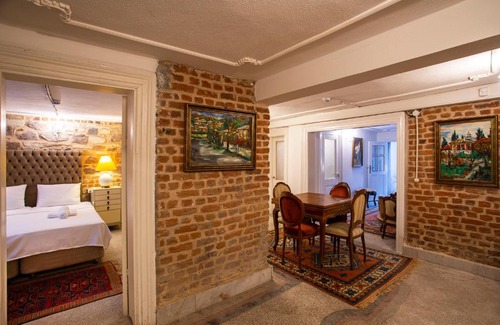Konak Apartment | Inviting Mansion with Lemon Tree - Ideal for Families
