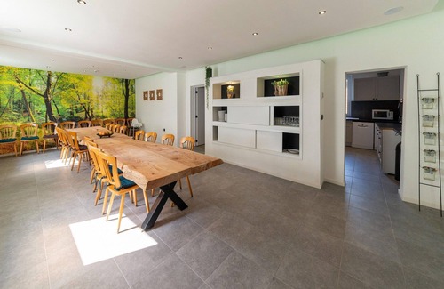 Buellingen Villa | Idyllic Mansion with Pool, Spa & 10/10 Guest Rating