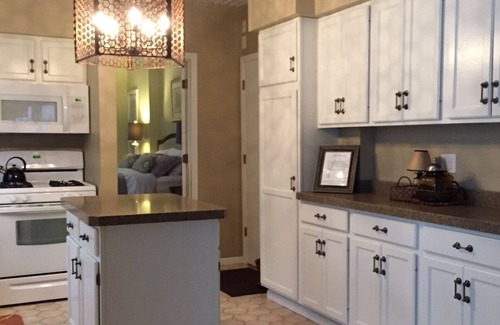 Summit Hill Condo | Historic Mansions with Dining and Shopping at Your Doorstep