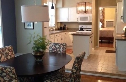 Summit Hill Condo | Historic Mansions with Dining and Shopping at Your Doorstep
