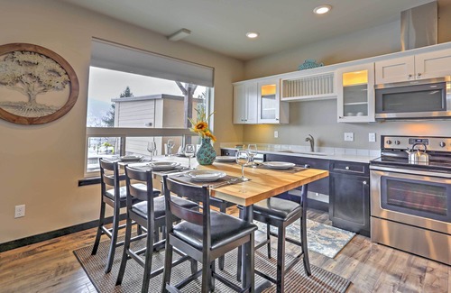 Wapato Point Condo | Inviting Manson Condo with Pool Access near Marina & Town