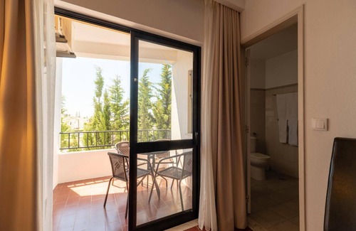 Manta Rota Bed & Breakfast | Discover Manta Guest: Family-Friendly with Spa & Breakfast